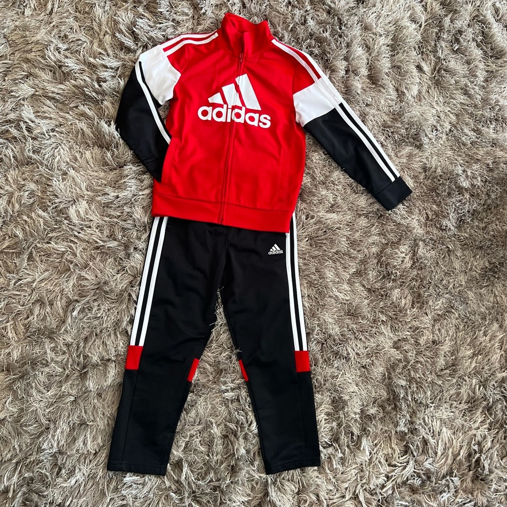 Adidas Track suit in Red, Black and White size 6 Boys in Excellent Condition